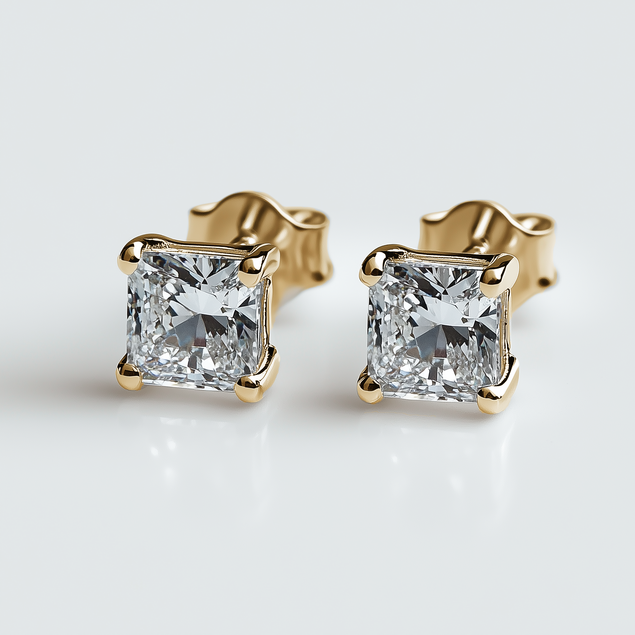 Lustra Prism Studs