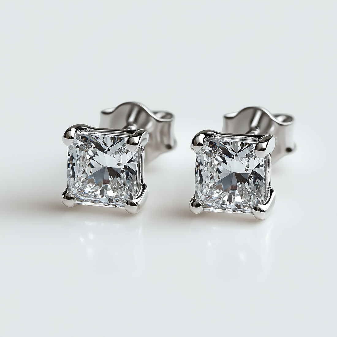 Lustra Prism Studs